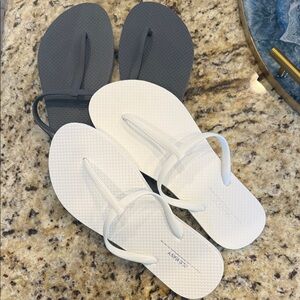 NWOT Old Navy Flip Flops, Set of 2, Size 9